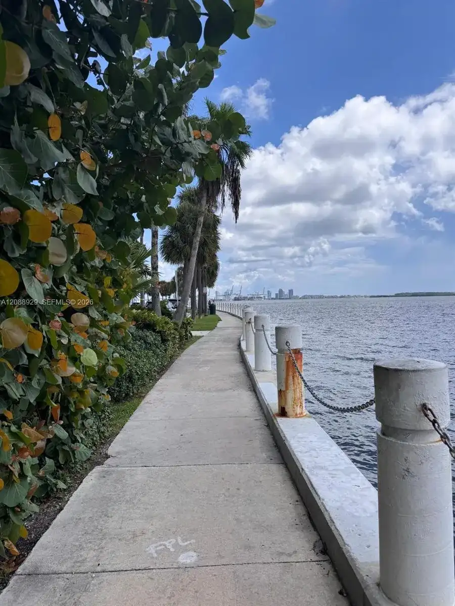 200 SE 15th Rd # 7D, Miami FL 33129 photo 4