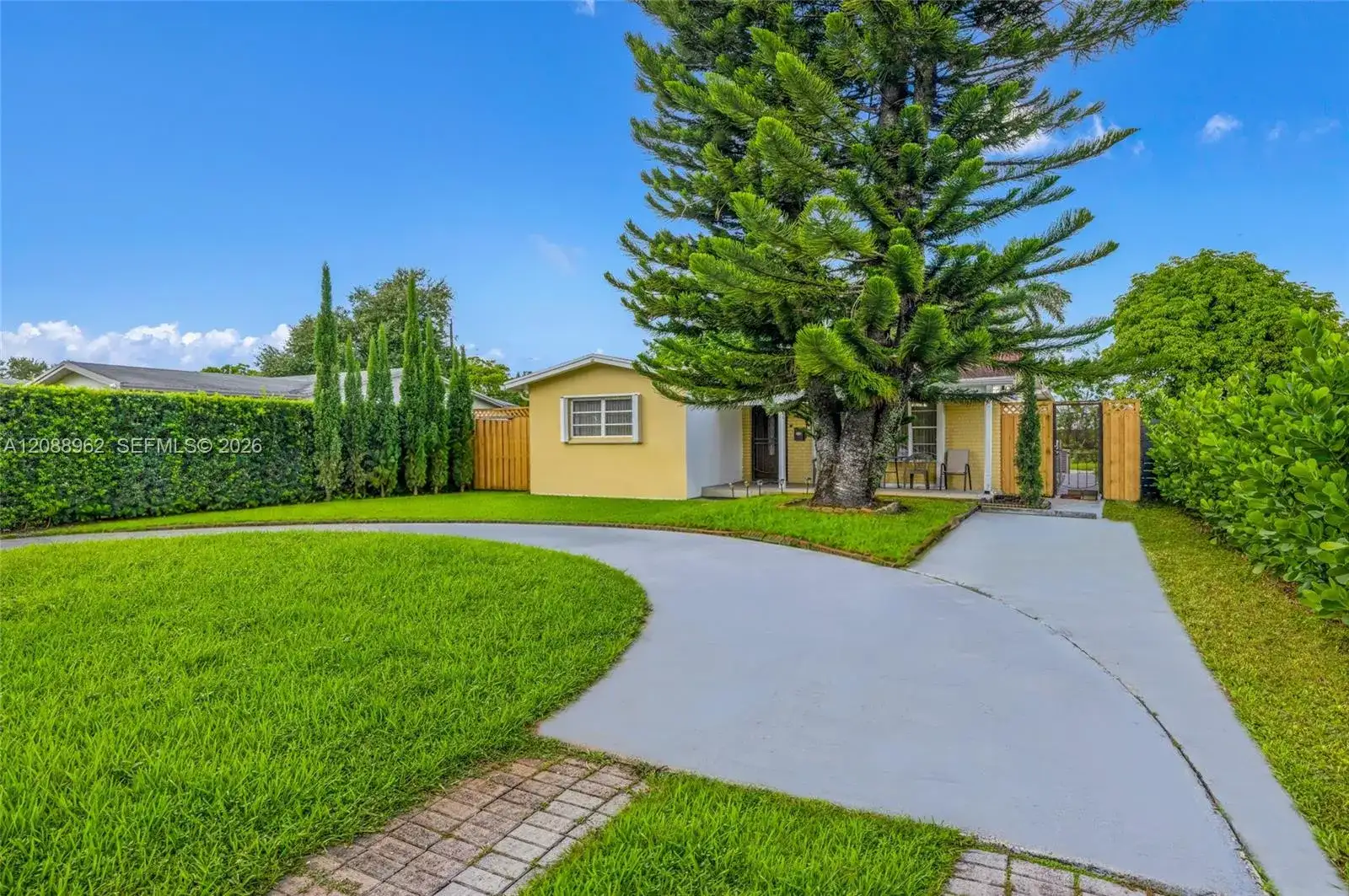 304 SW 68th Ave, Pembroke Pines FL 33023 photo 3