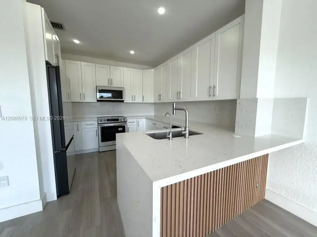 11462 NW 69th Ter, Doral FL 33178 photo 2