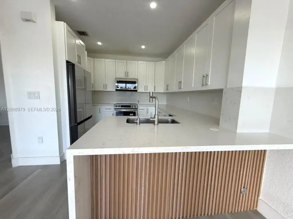 11462 NW 69th Ter, Doral FL 33178 photo 3