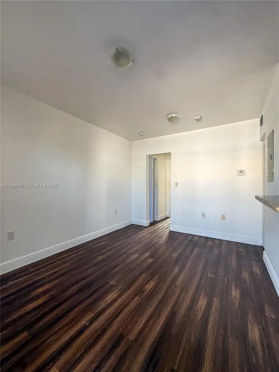 540 NW 7th St # 26, Miami FL 33136 photo 2
