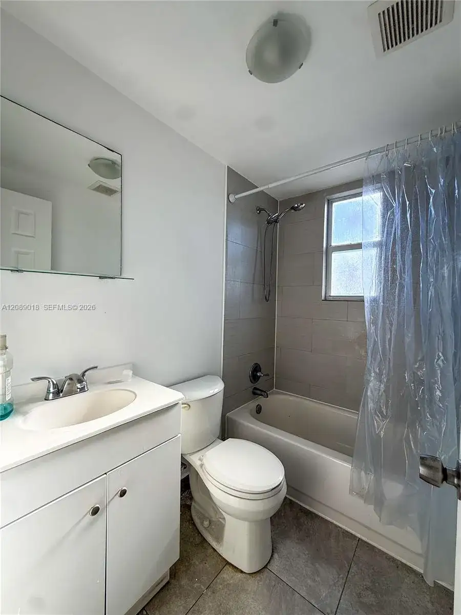 540 NW 7th St # 26, Miami FL 33136 photo 4