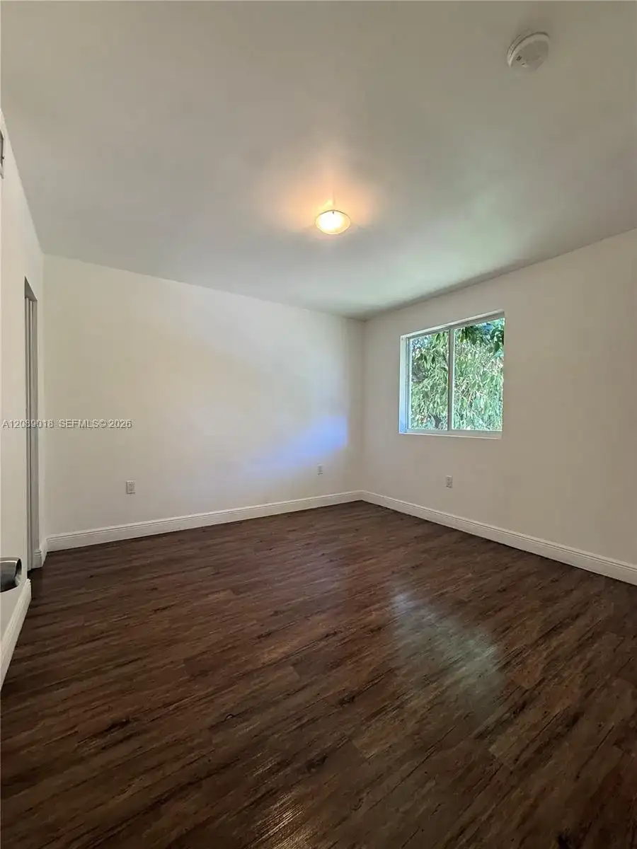 540 NW 7th St # 26, Miami FL 33136 photo 5