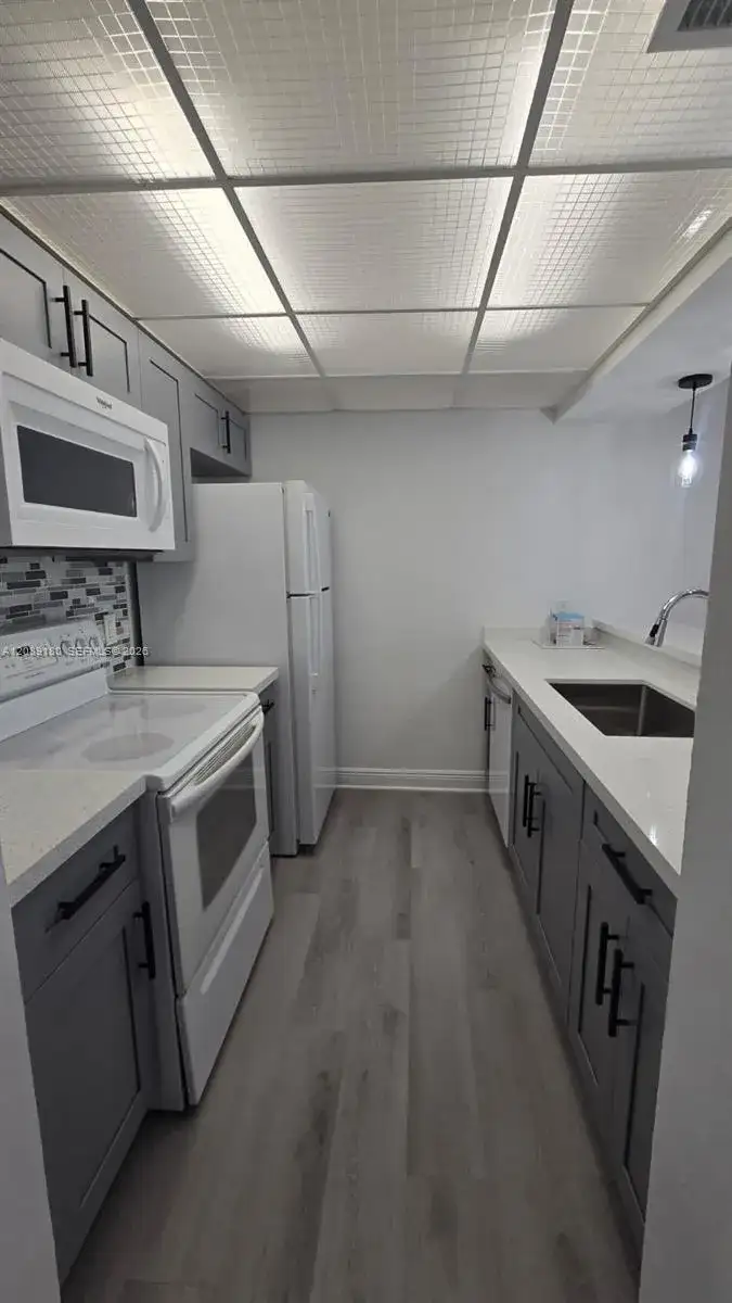 8180 Geneva Ct # 419, Doral FL 33166 photo 3