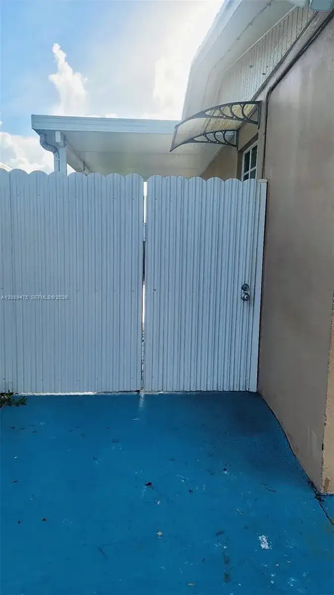 19225 NW 50 CT, Miami Gardens FL 33055 photo 2