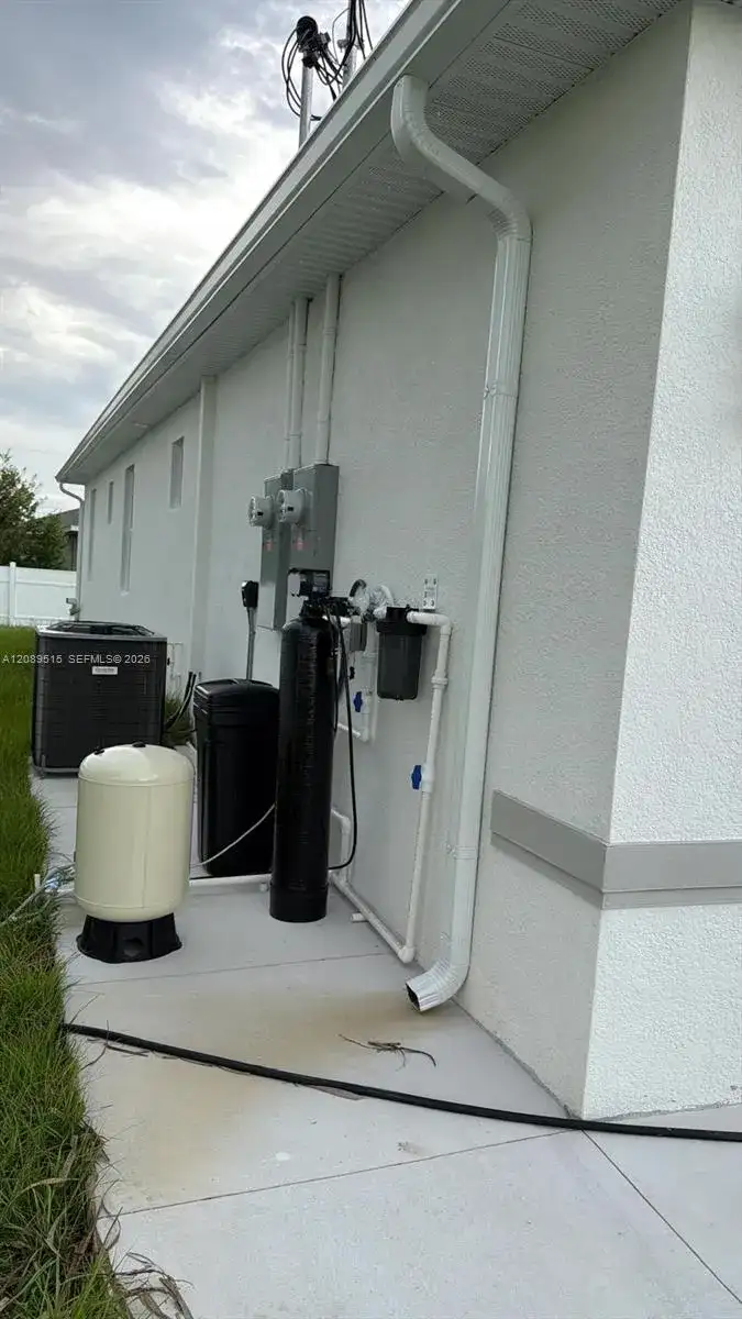 1136/1138 S GILBERT AVE, Lehigh Acres FL 33973 photo 2