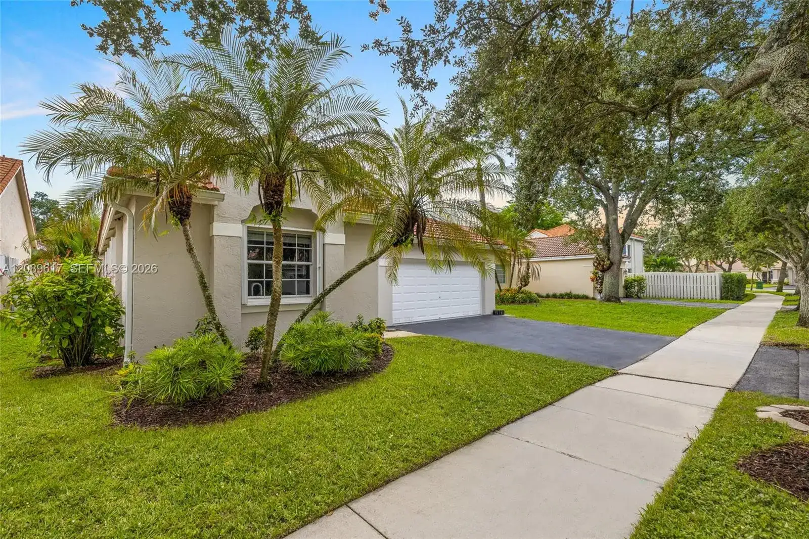 1315 Bayview Cir, Weston FL 33326 photo 2