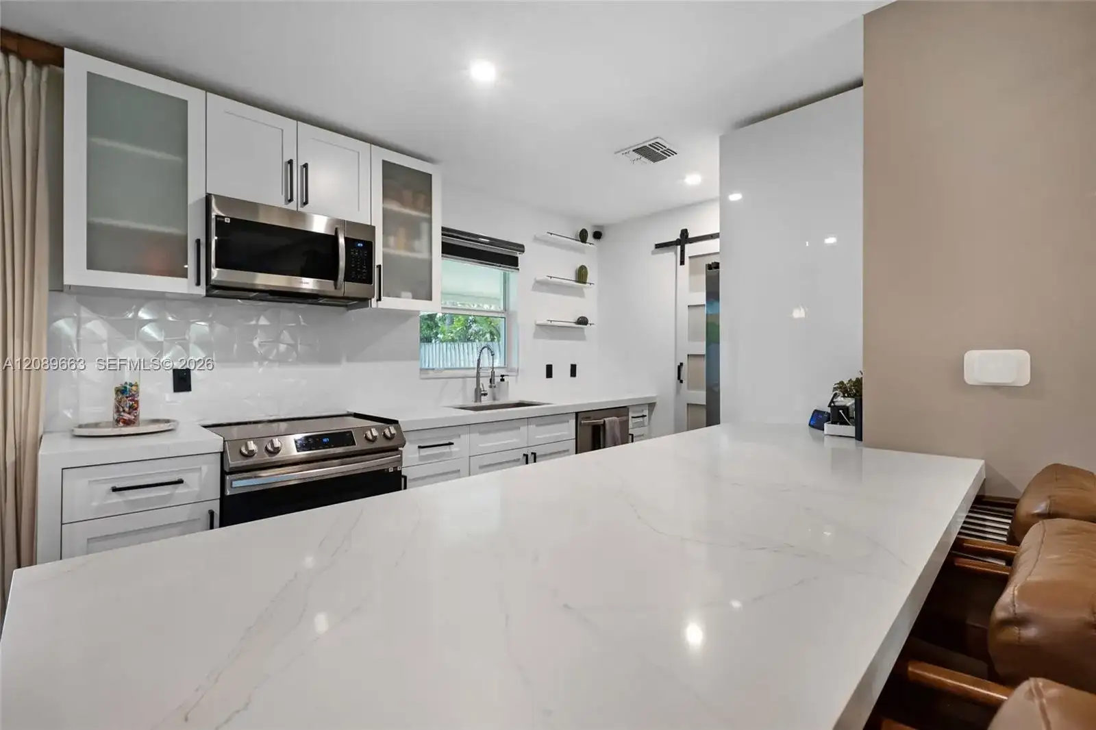 508 NE 28th Dr, Wilton Manors FL 33334 photo 2