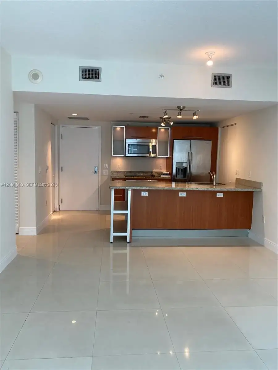 185 SW 7 ST # 2610, Miami FL 33130 photo 3
