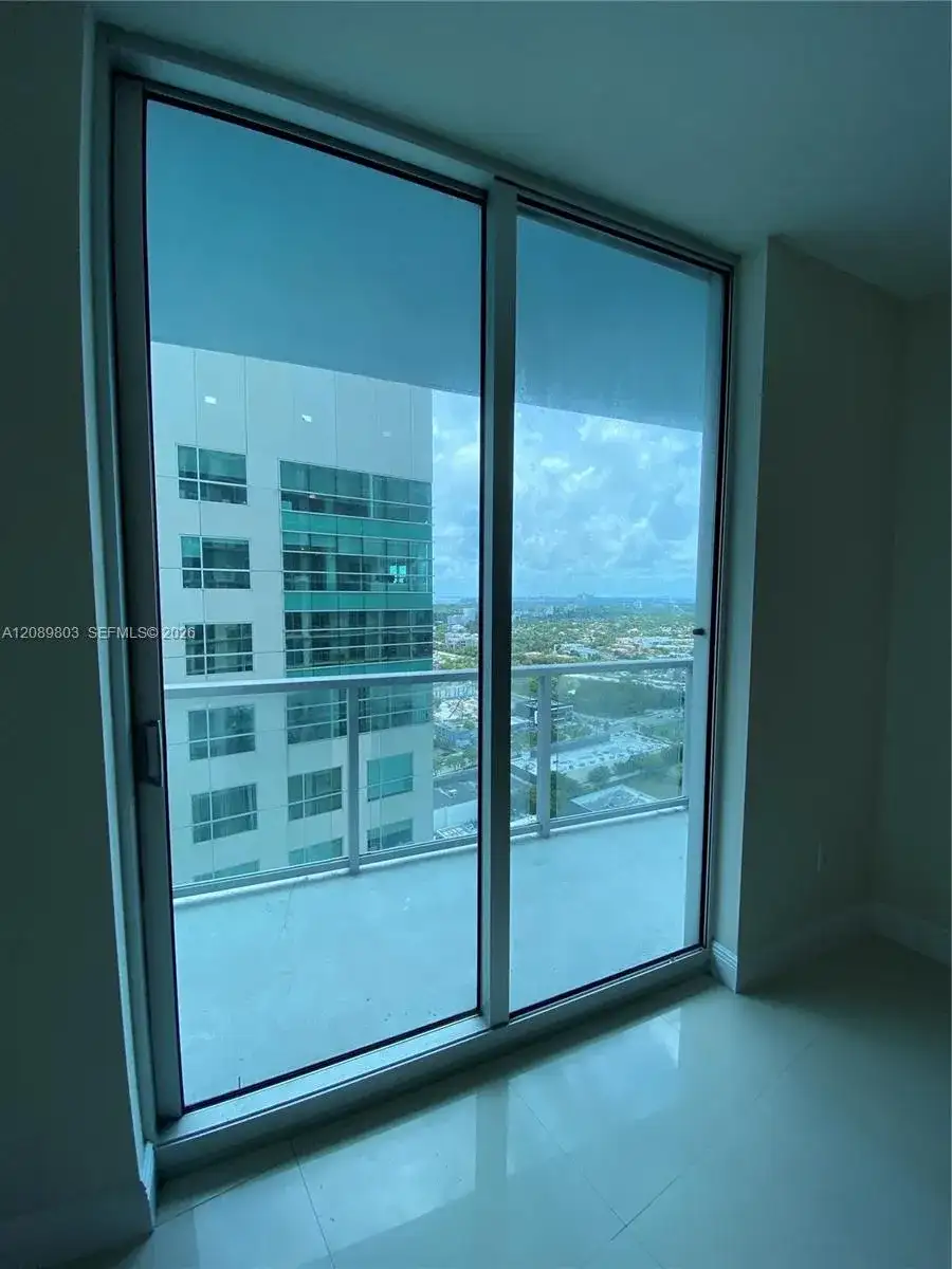 185 SW 7 ST # 2610, Miami FL 33130 photo 4