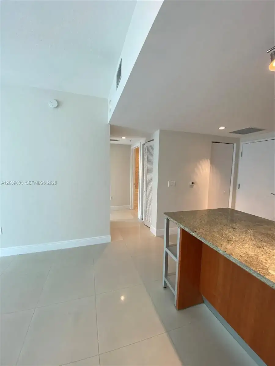 185 SW 7 ST # 2610, Miami FL 33130 photo 5