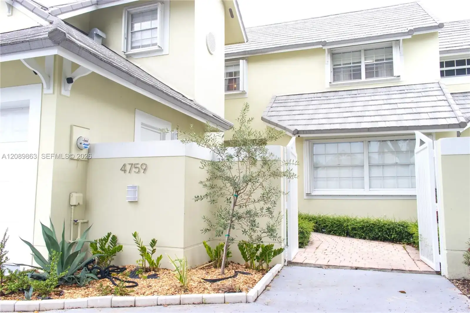 4759 NW 98th Pl, Doral FL 33178 photo 2