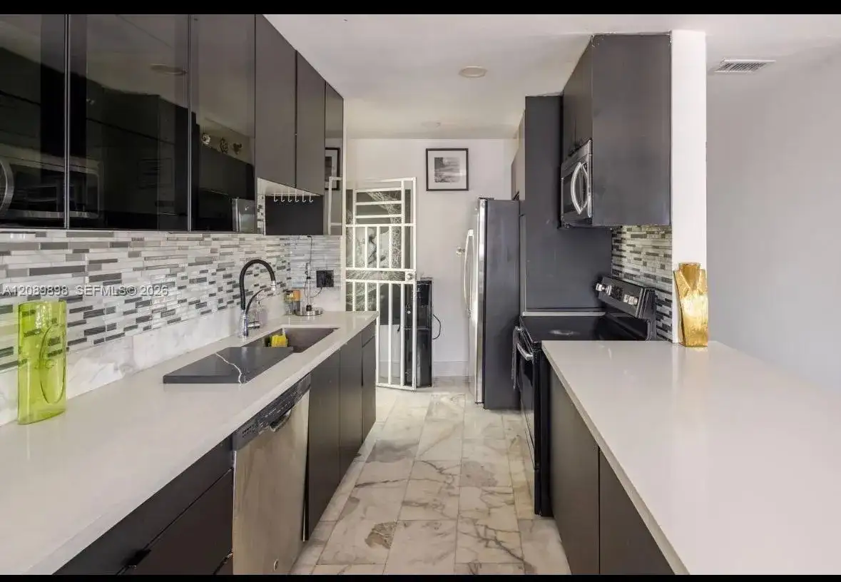 961 NE 155th Ter, North Miami Beach FL 33162 photo 4