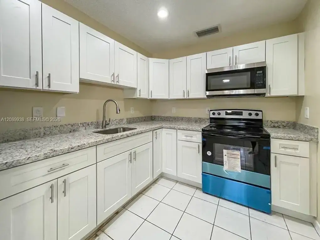 873 SW 10th St, Florida City FL 33034 photo 2