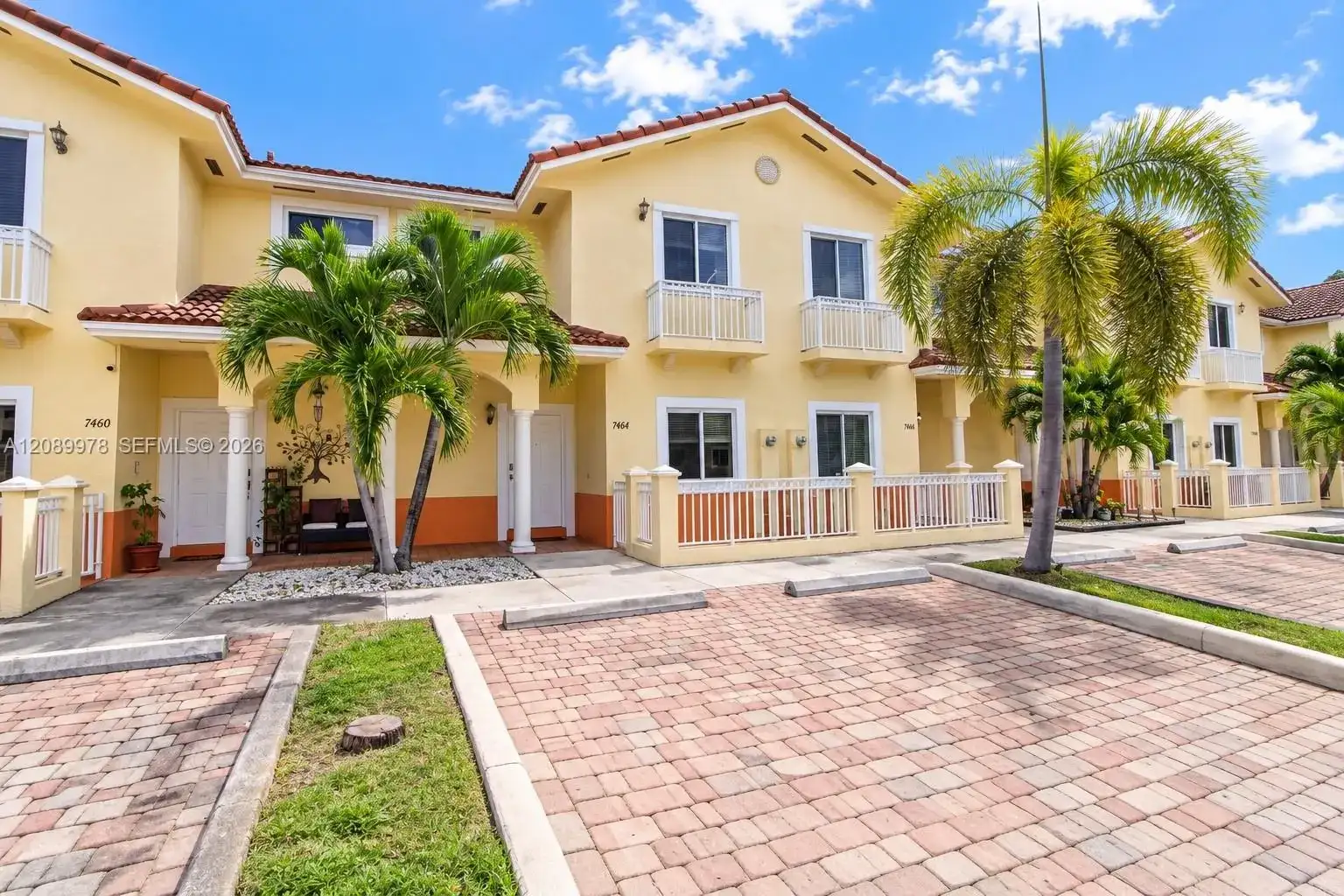 7464 NW 180th St, Hialeah FL 33015 photo 2
