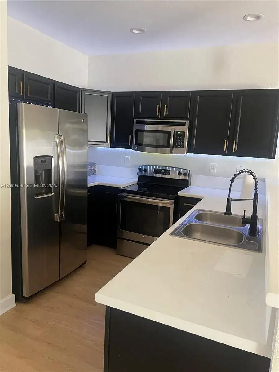 3208 SE 5th Ct, Homestead FL 33033 photo 2
