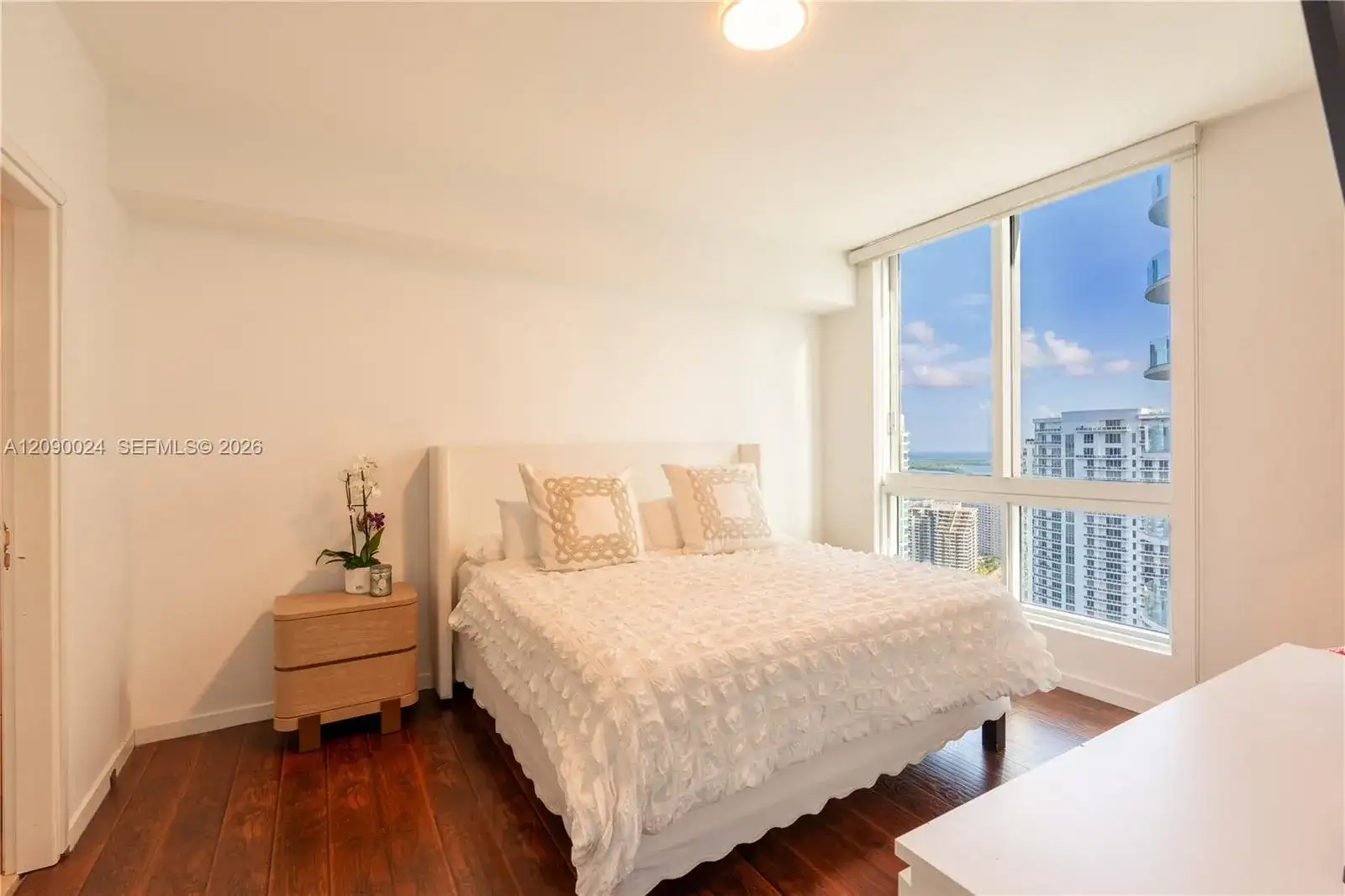 300 S Biscayne Blvd # 3504, Miami FL 33131 photo 5