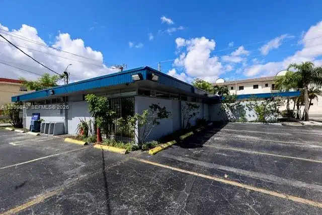 2825 E 4th Ave, Hialeah FL 33013 photo 4