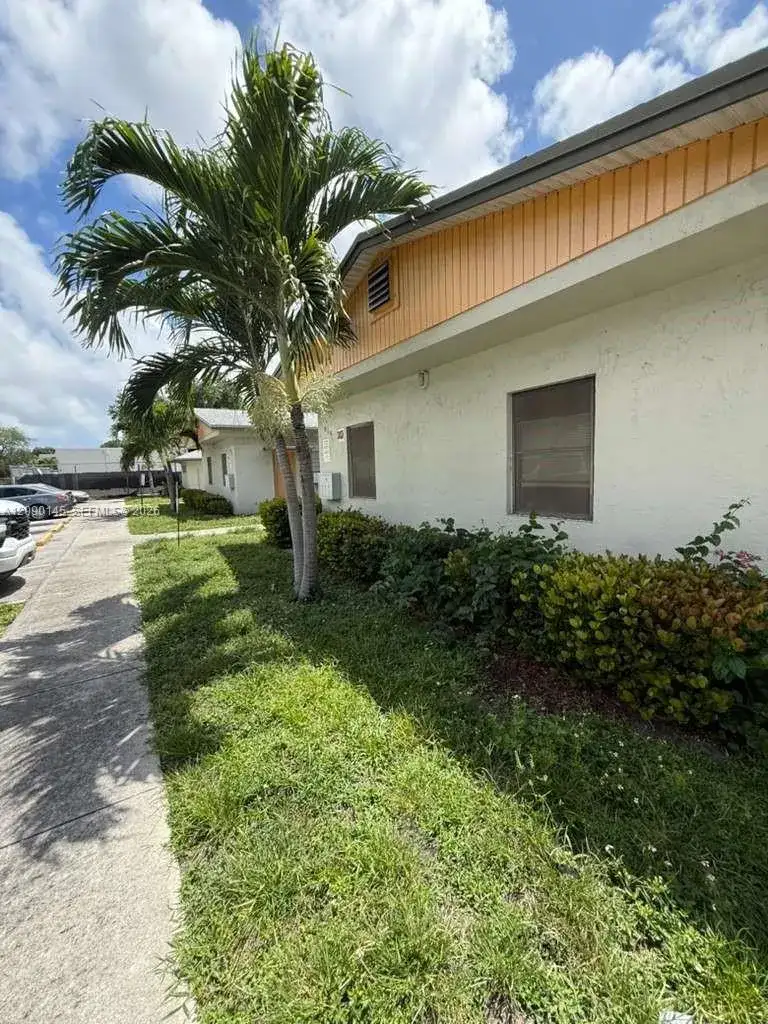 615-619 NW 11th Ave, Fort Lauderdale FL 33311 photo 2