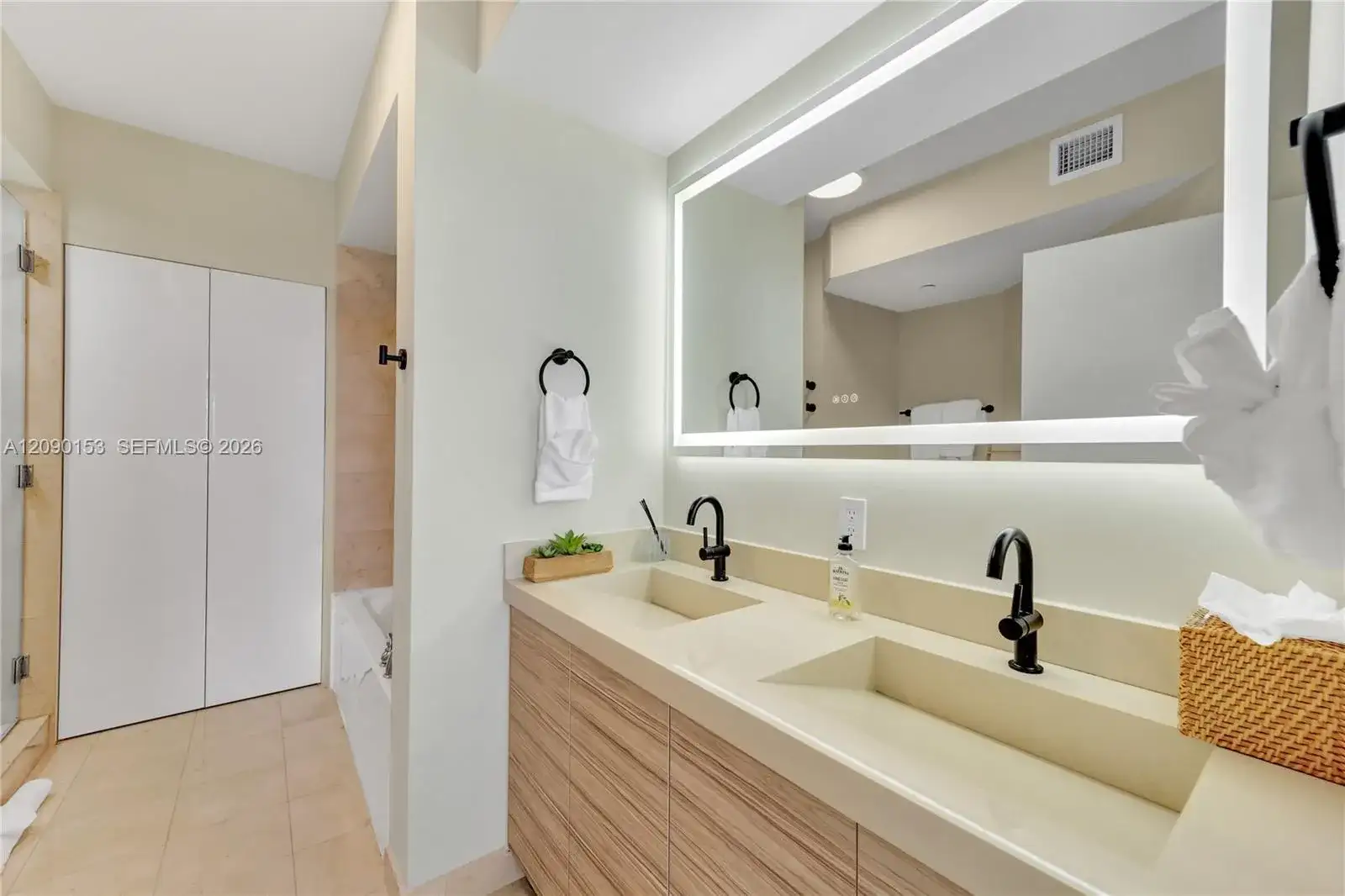 6365 Collins Ave # 3906, Miami Beach FL 33141 photo 2