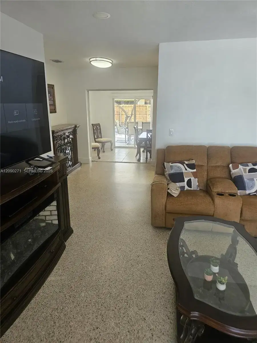 5318 W 4th Ln, Hialeah FL 33012 photo 2