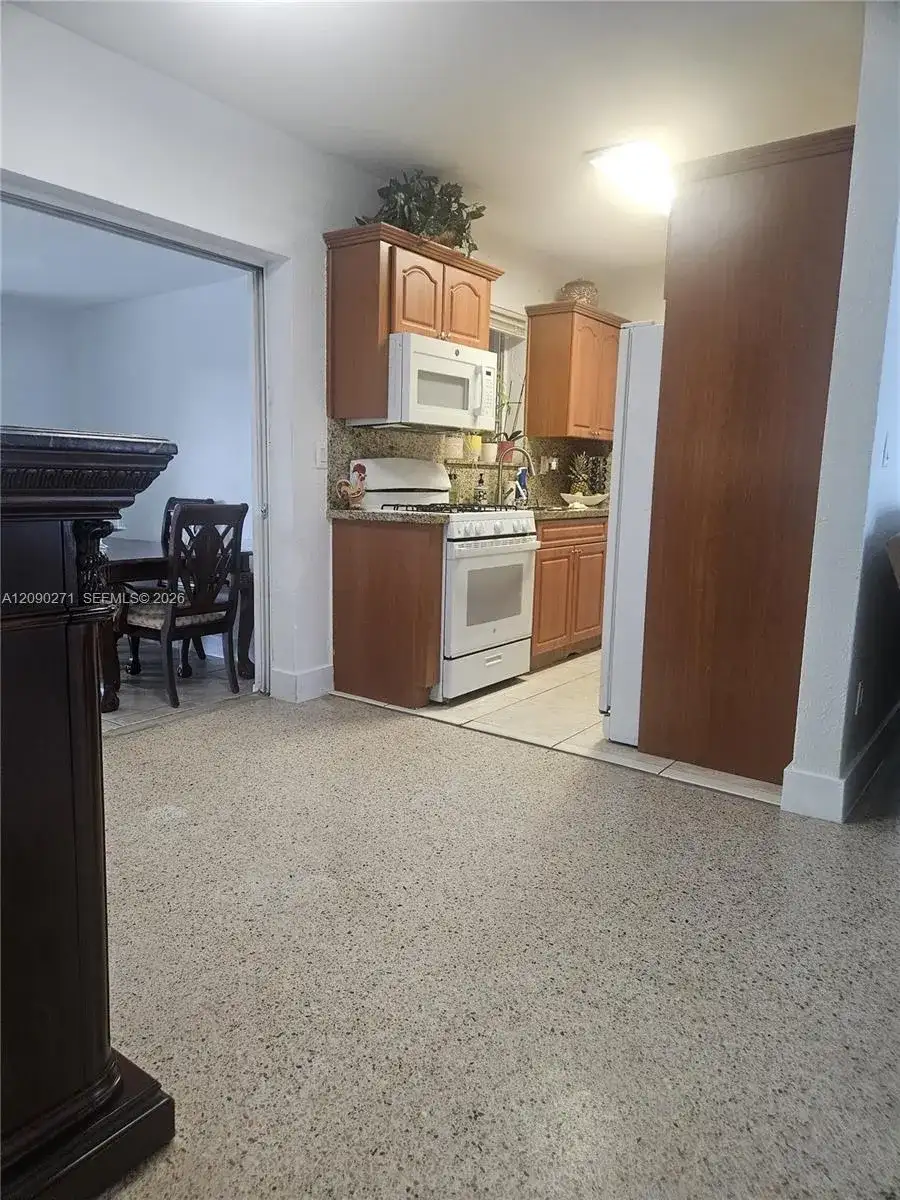 5318 W 4th Ln, Hialeah FL 33012 photo 4