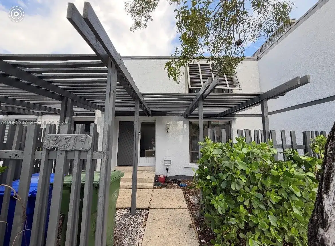 12317 NW 11th St, Pembroke Pines FL 33026 photo 2
