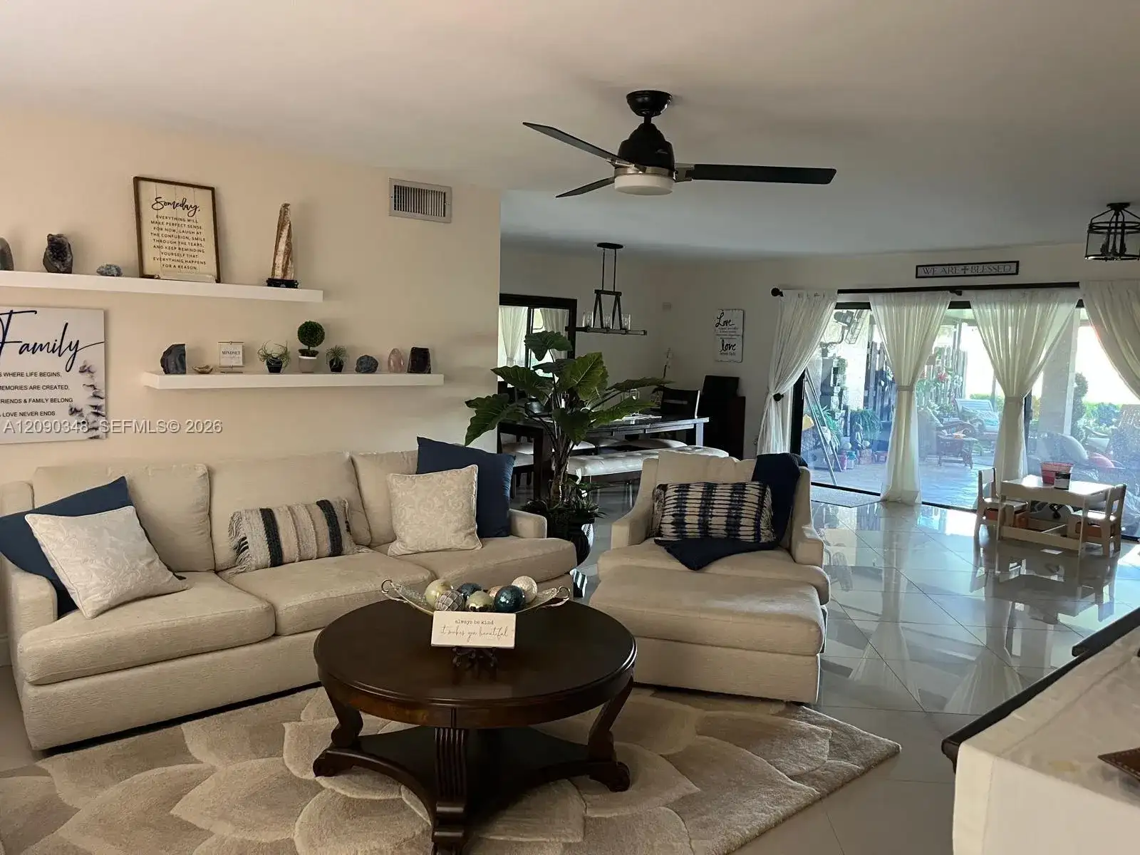 19505 E Lake Dr, Hialeah FL 33015 photo 4