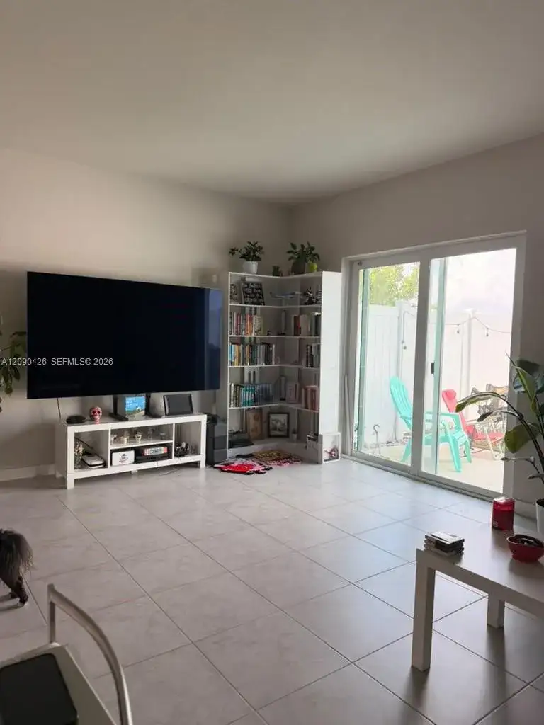 1074 NW 6th Ter, Florida City FL 33034 photo 2