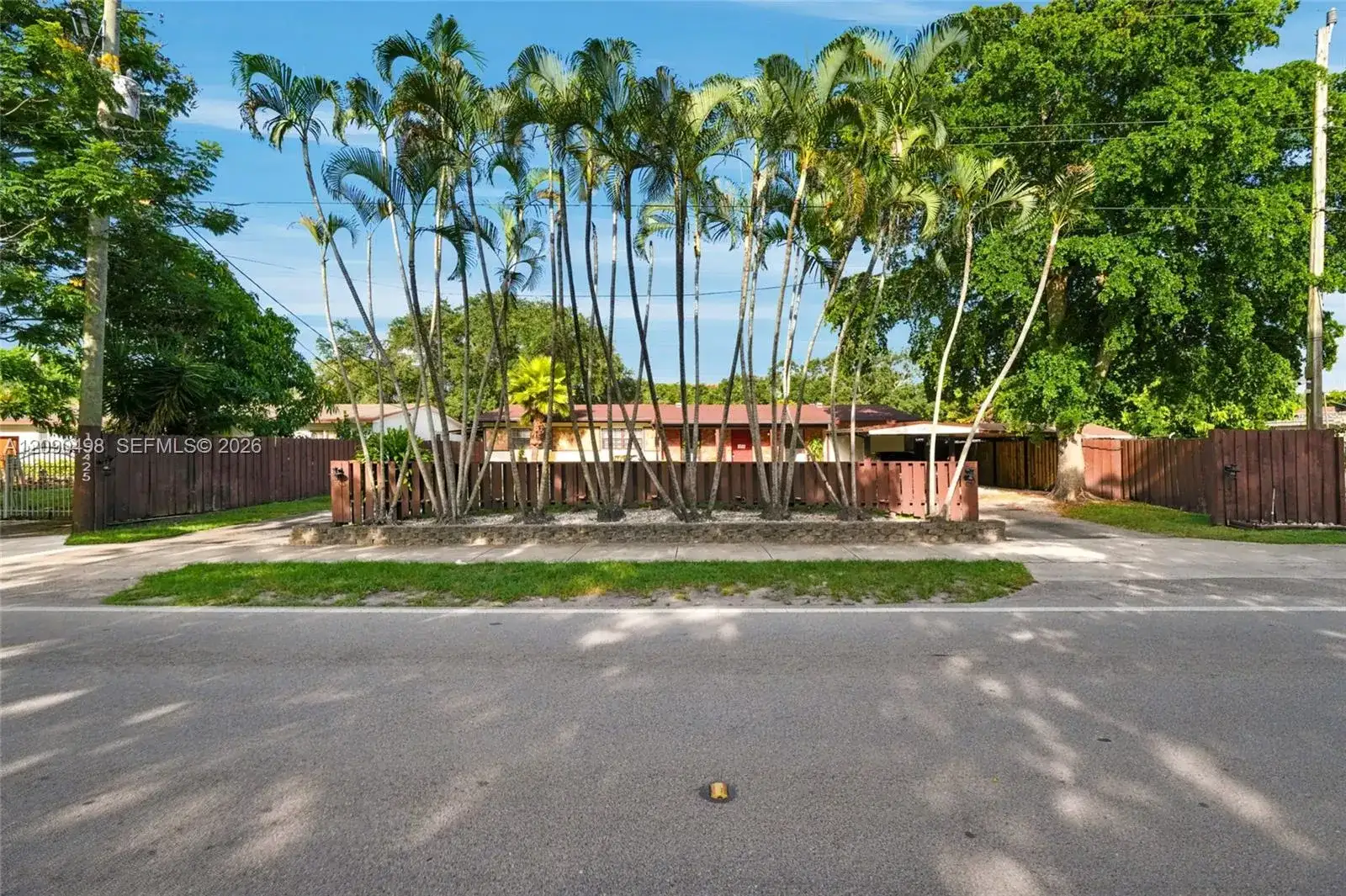 15425 N Miami Ave, Miami FL 33169 photo 2