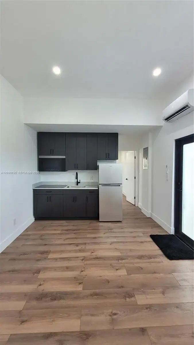 7801 Byron Ave # B, Miami Beach FL 33141 photo 5