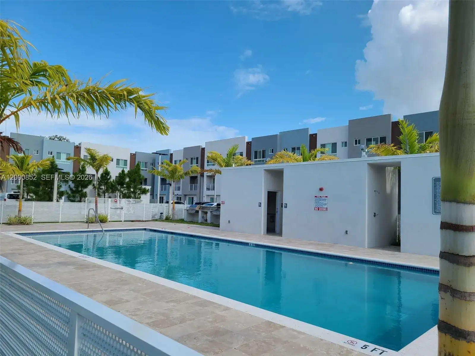 2555 NE 193 St # 2114, Miami FL 33180 photo 2