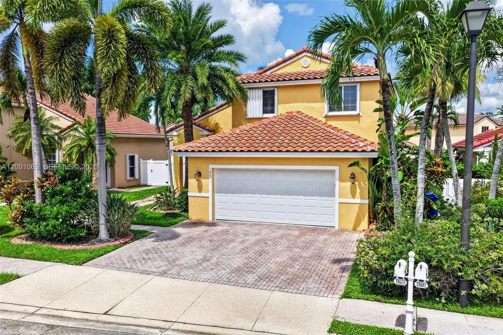 18611 NW 11th St, Pembroke Pines FL 33029 photo 2