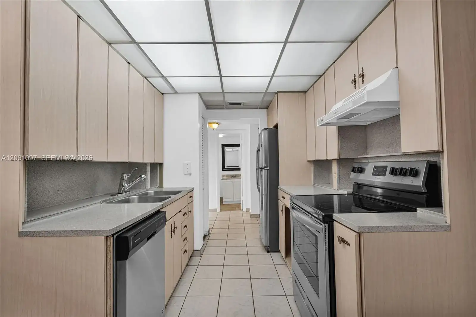 430 Commodore Dr # 304, Plantation FL 33325 photo 3