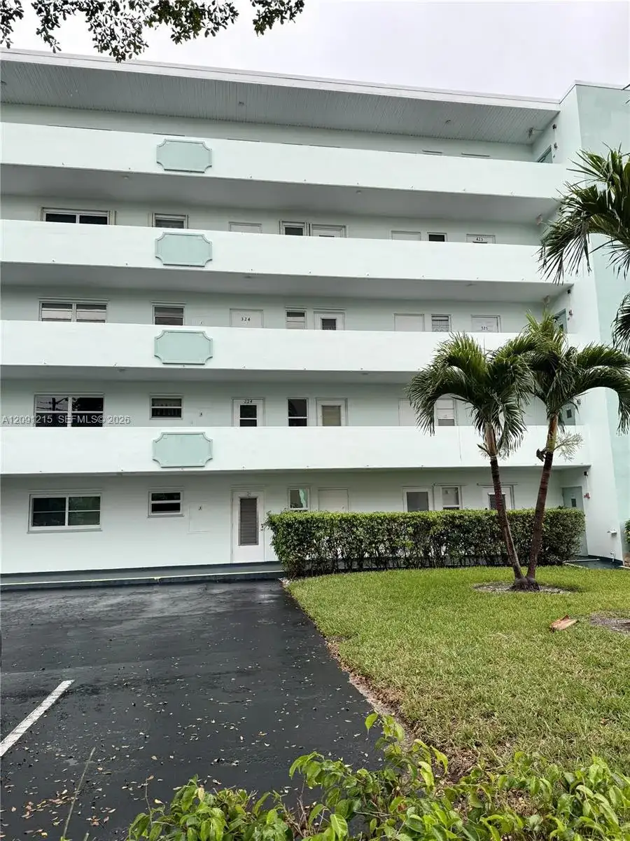600 NE 14th Ave # 224, Hallandale Beach FL 33009 photo 2