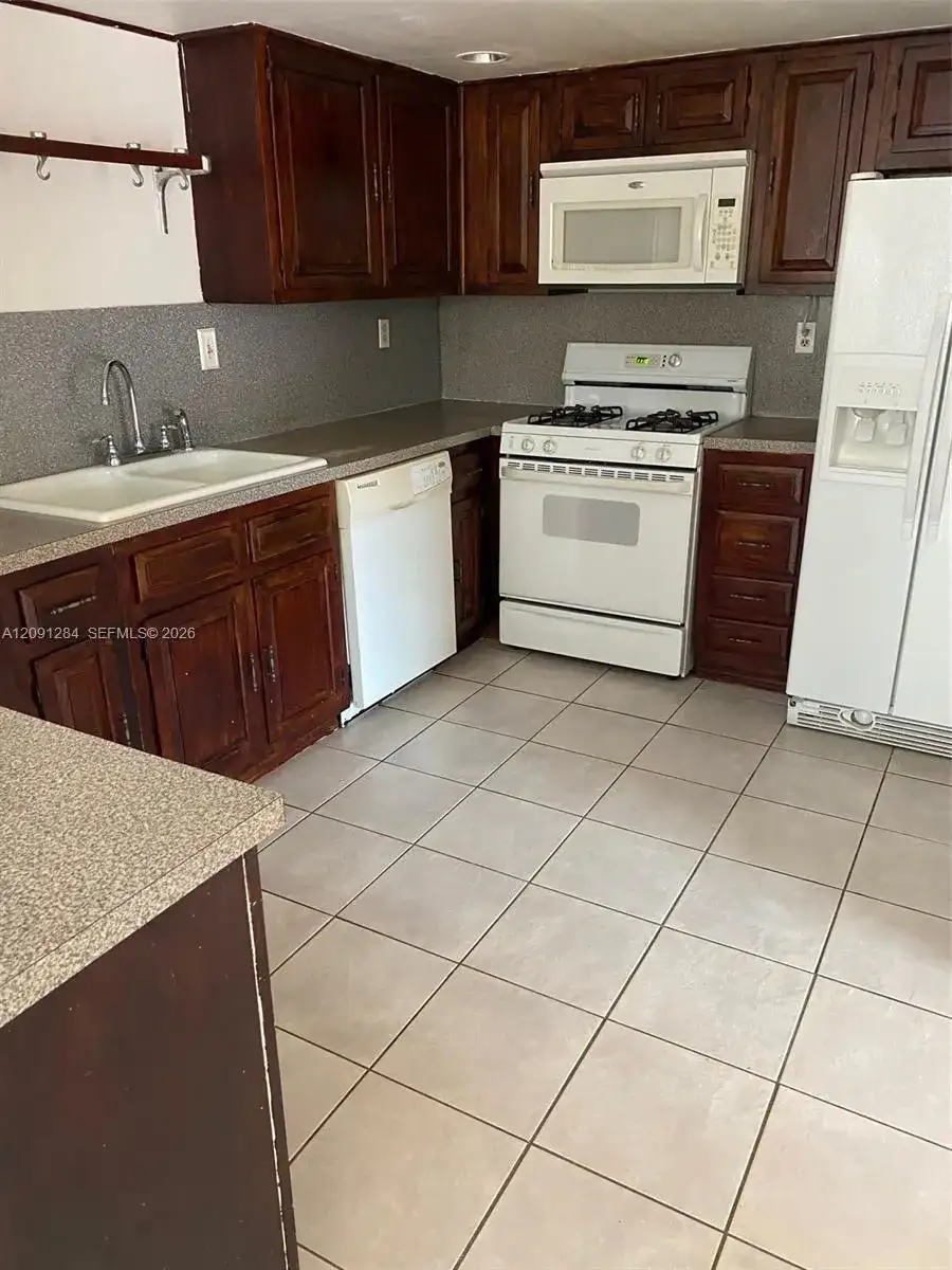11561 SW 64 ST # B, Miami FL 33173 photo 4