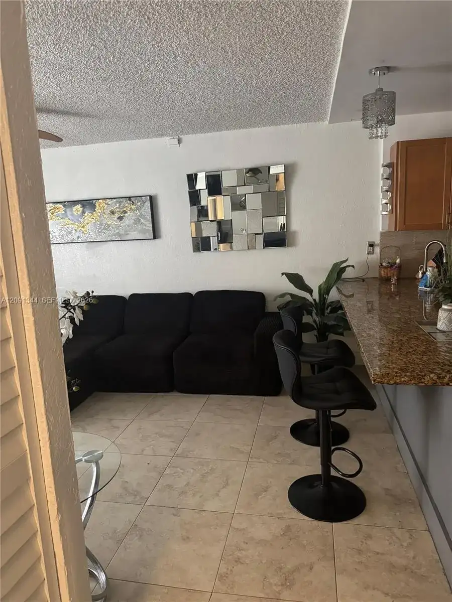 4550 NW 9th St # 901E, Miami FL 33126 photo 2