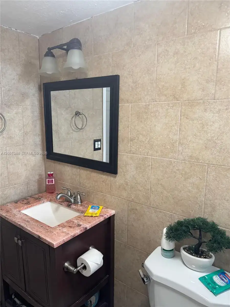 4550 NW 9th St # 901E, Miami FL 33126 photo 3