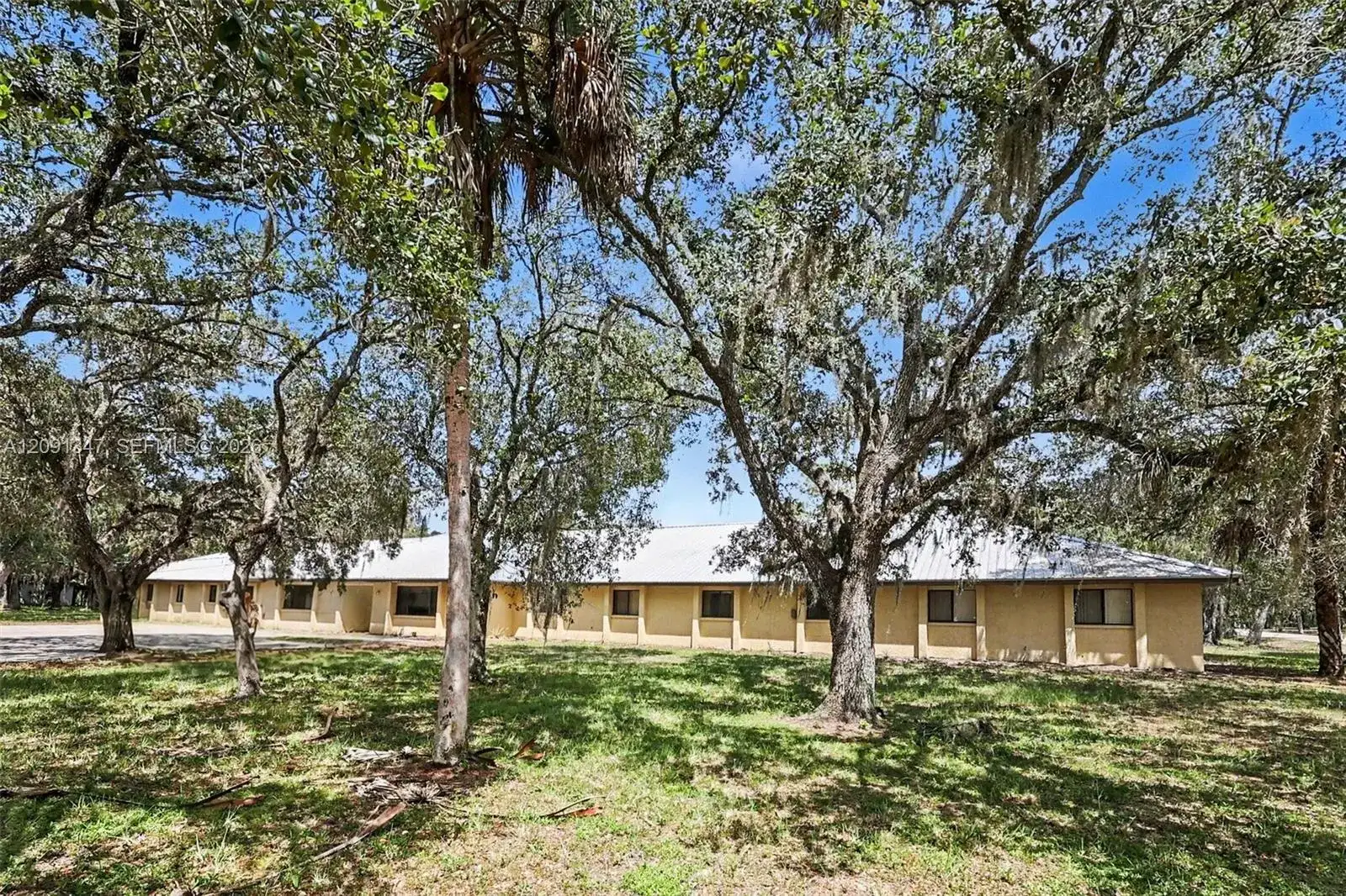 151 S Missouri St, La Belle FL 33935 photo 2