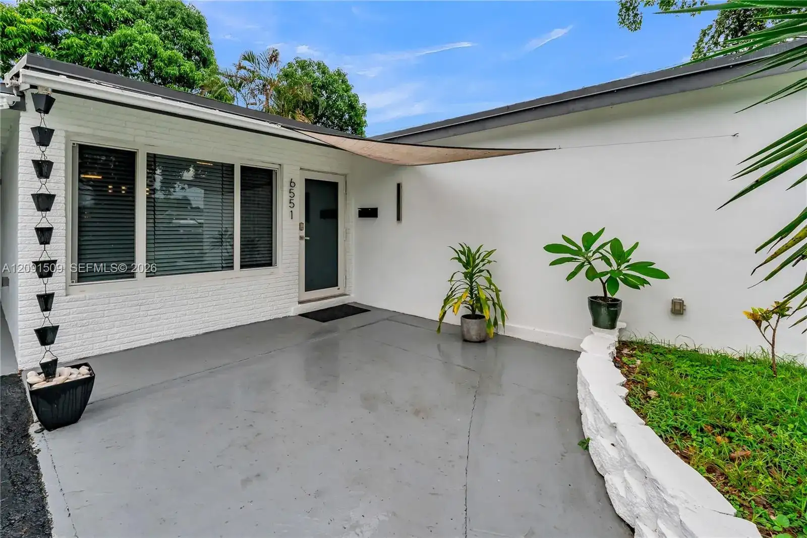 6551 Scott St, Hollywood FL 33024 photo 2