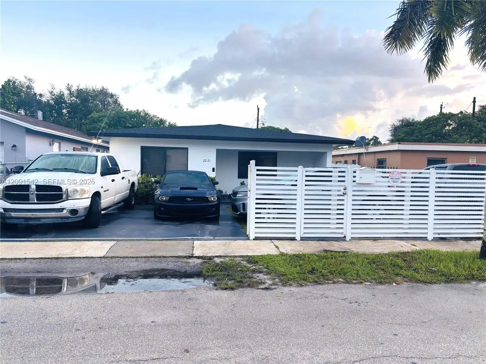 2221 Charleston St, Hollywood FL 33020 photo 2