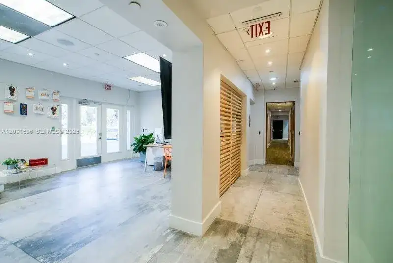 9590 NW 40th St Rd, Doral FL 33178 photo 2