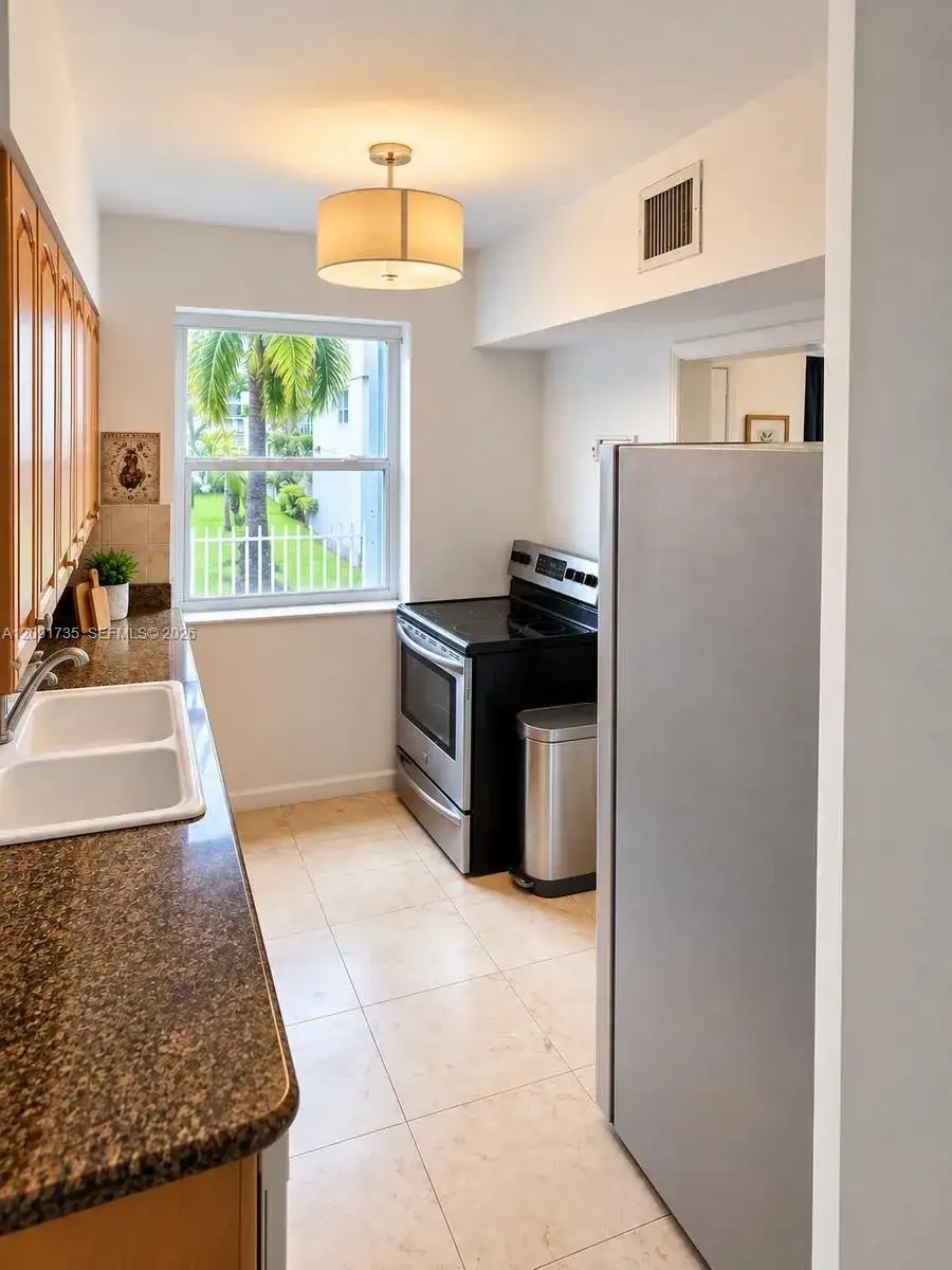 530 SW 10th St # C, Miami FL 33130 photo 5