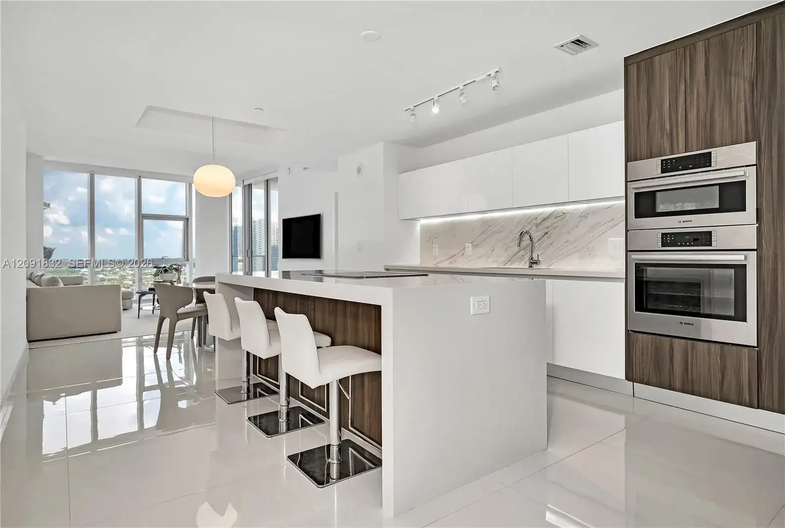 851 NE 1st Ave # 1701, Miami FL 33132 photo 3