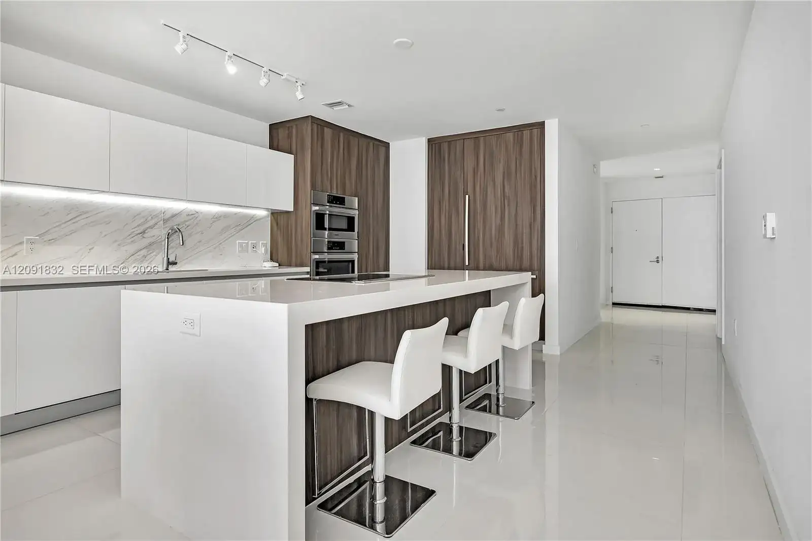 851 NE 1st Ave # 1701, Miami FL 33132 photo 4