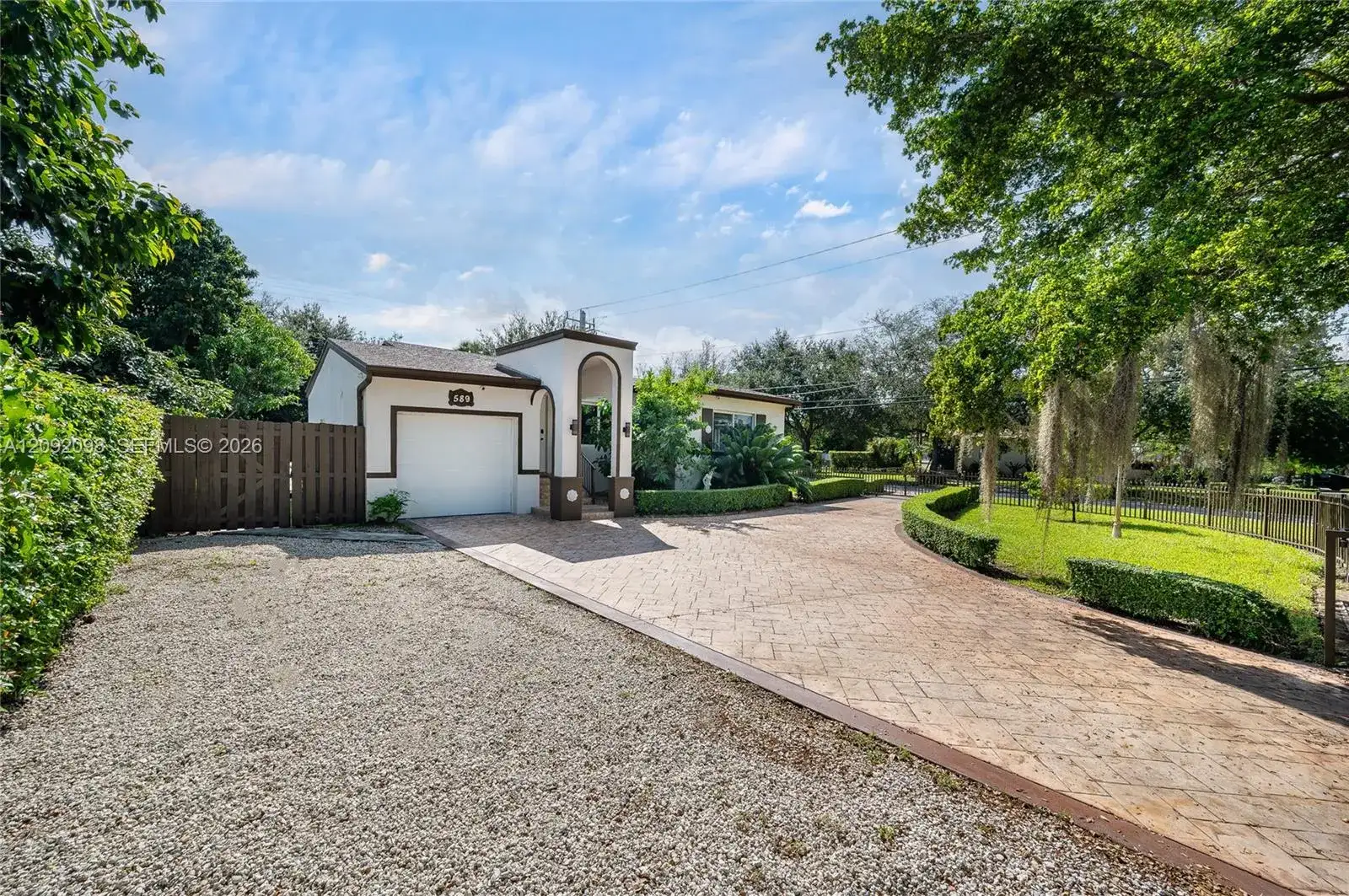 589 Miller Dr, Miami Springs FL 33166 photo 2