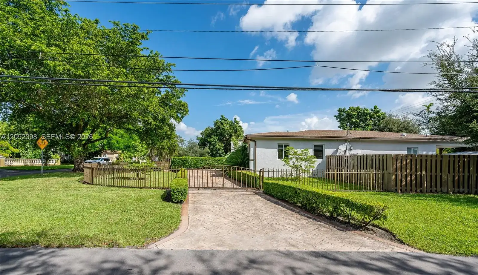589 Miller Dr, Miami Springs FL 33166 photo 4