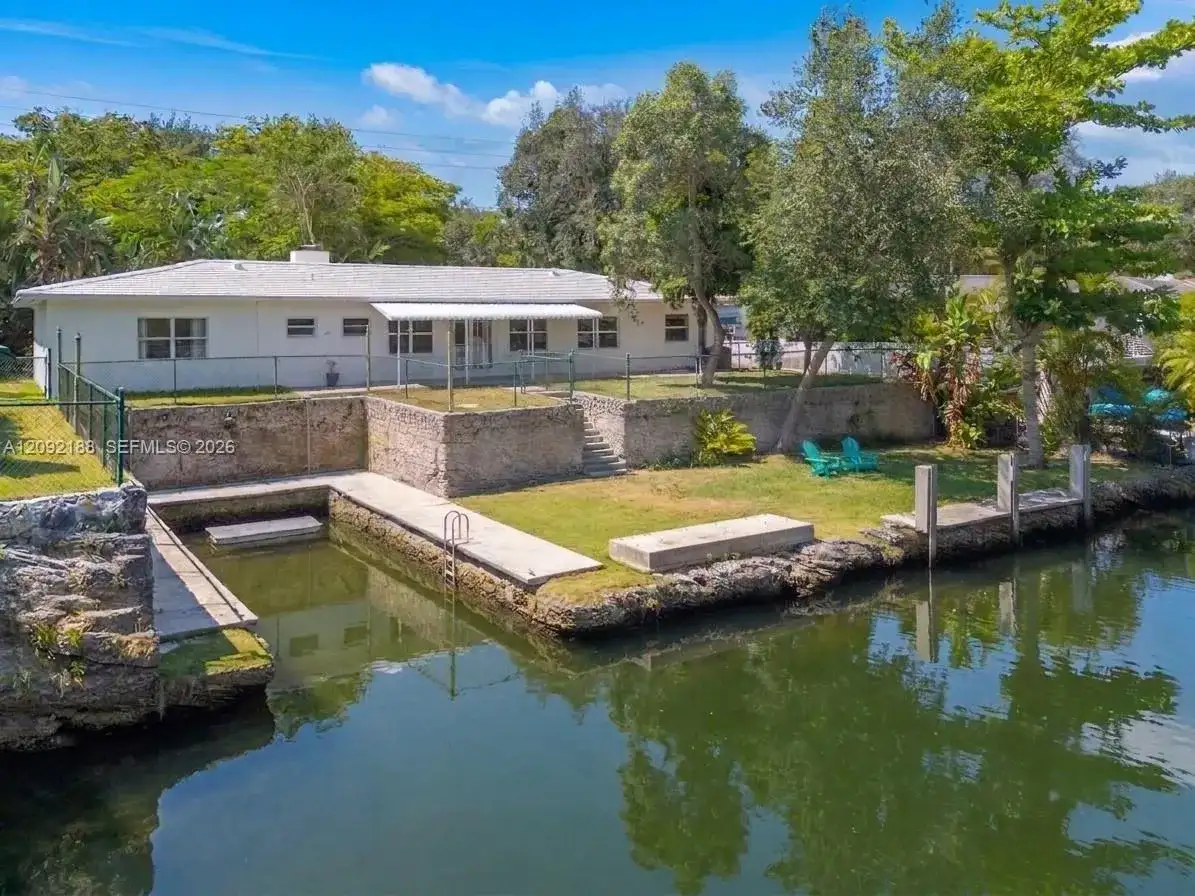 739 S Alhambra Cir, Coral Gables FL 33146 photo 2