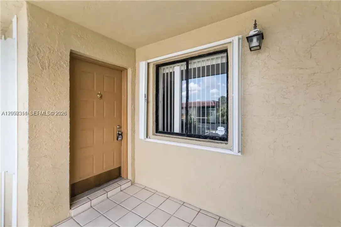 321 Lakeview Dr # 204, Weston FL 33326 photo 2