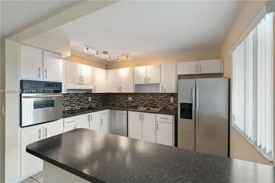 321 Lakeview Dr # 204, Weston FL 33326 photo 3